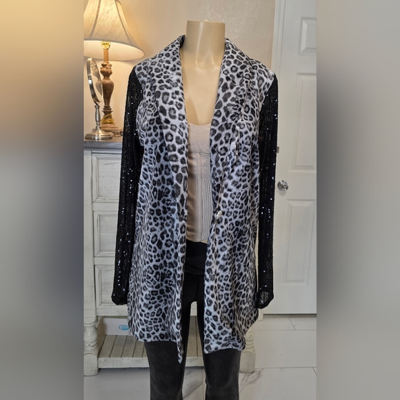 Leopard Print Gray Blazer with Sequined Black Sleeves - Picture 6 of 11